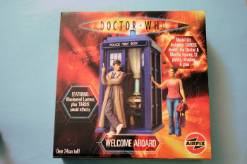 DOCTOR WHO WELCOME ABOARD GIFT SET