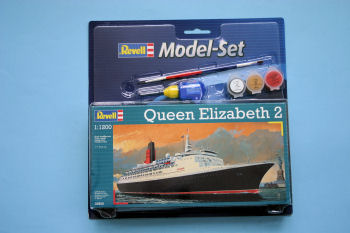 QUEEN ELIZABETH 2 MODEL SET